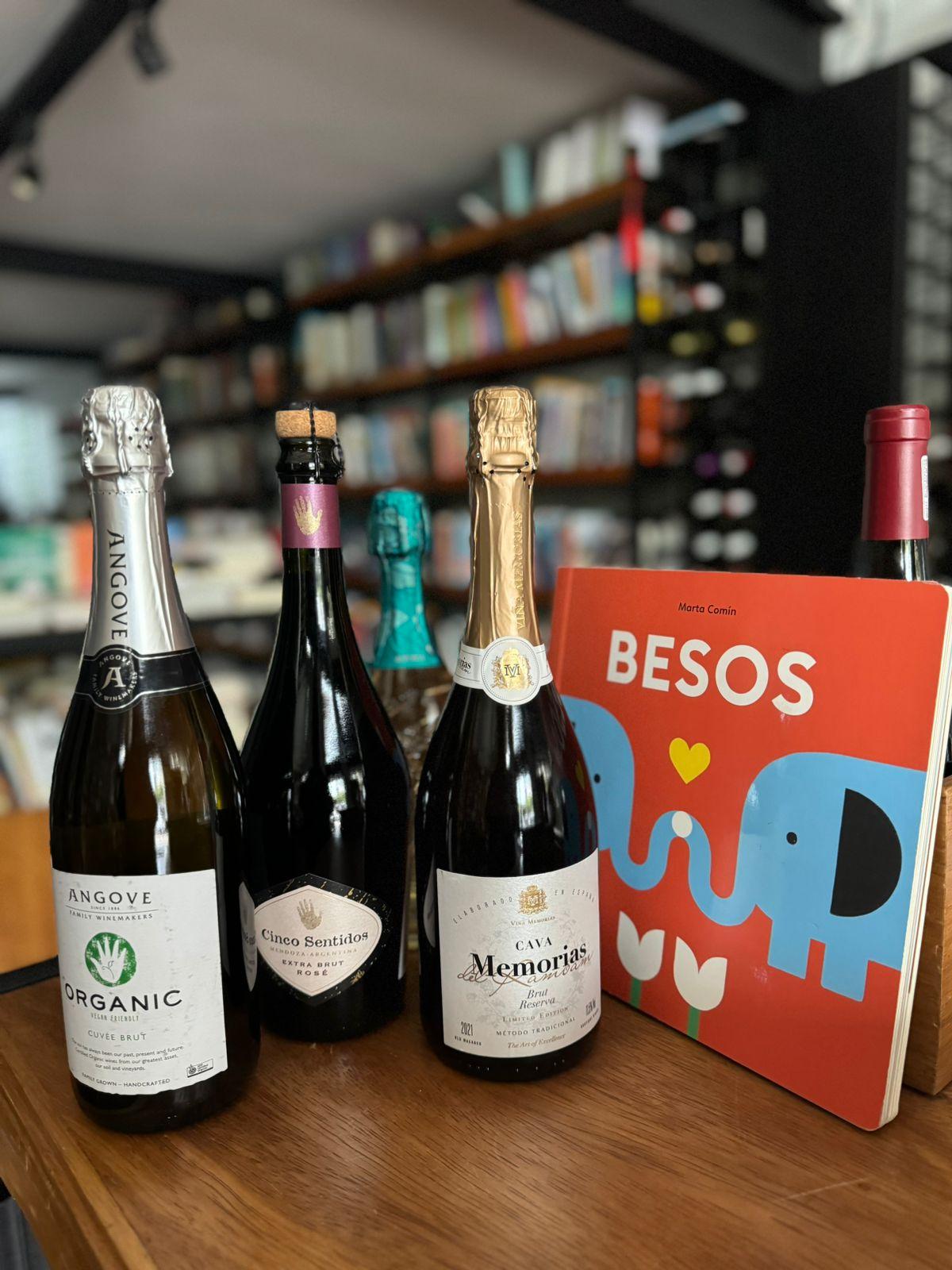 Besos Book Vivant 
